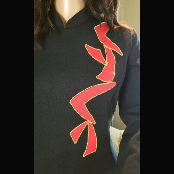 1970s Black Maxi Dress with Asian Inspired Graphics - Picture 3 of 9